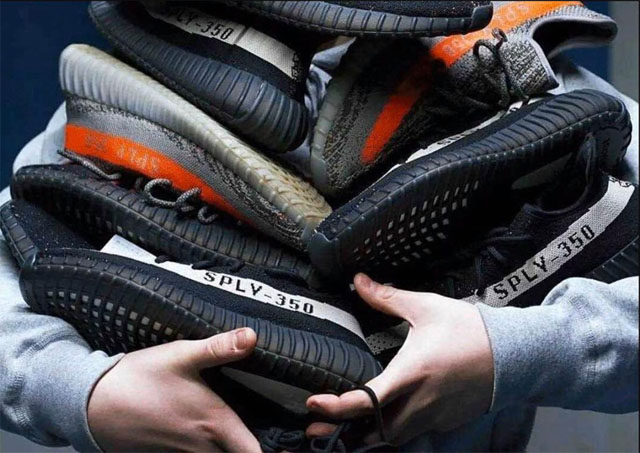 Giày Yeezy 350