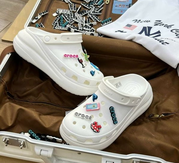Dép Crocs nữ trắng