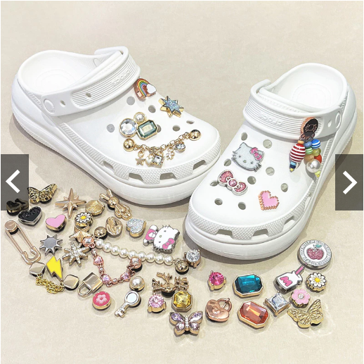 dép crocs gắn charm