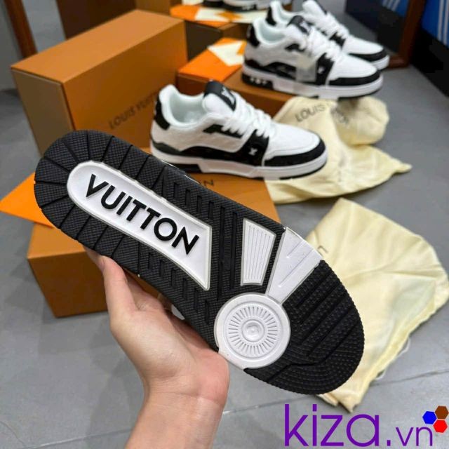 Giày Louis Vuitton màu đen
