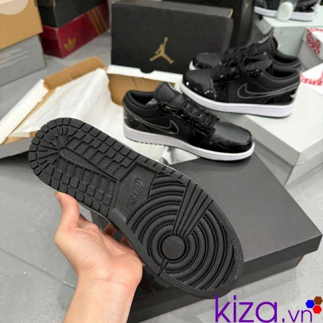 Giày nike nam Jordan da màu đen bóng