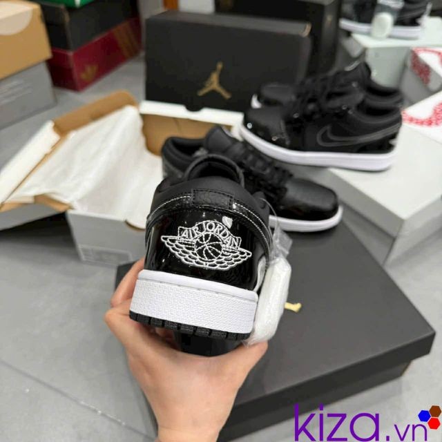 Giày nike nữ Jordan da màu đen bóng