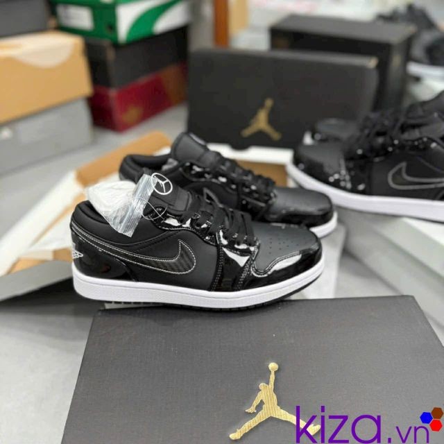 Giày nike Jordan da màu đen bóng