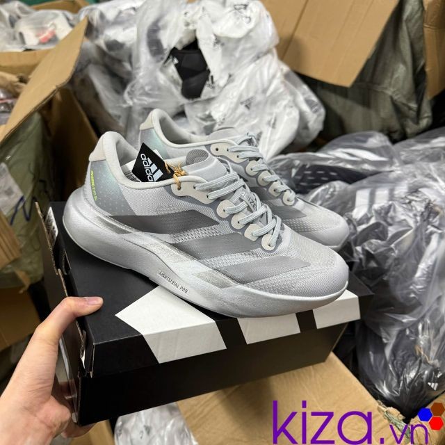 Giày thể thao chạy bộ Adidas