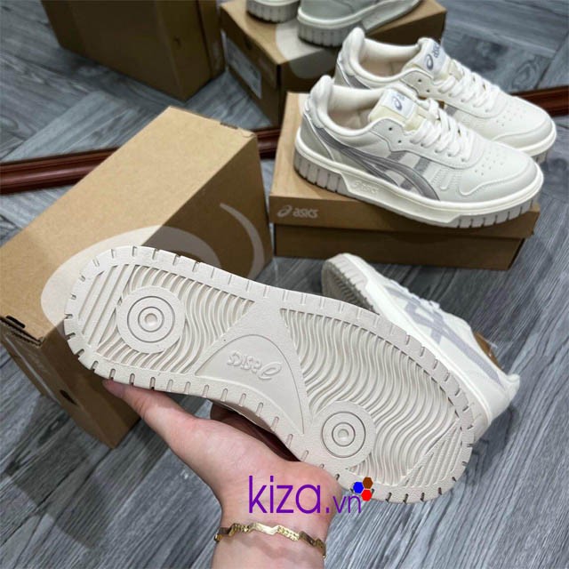 Asics court màu kem