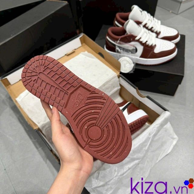 Giày nike air jordan thấp cổ màu đỏ mận