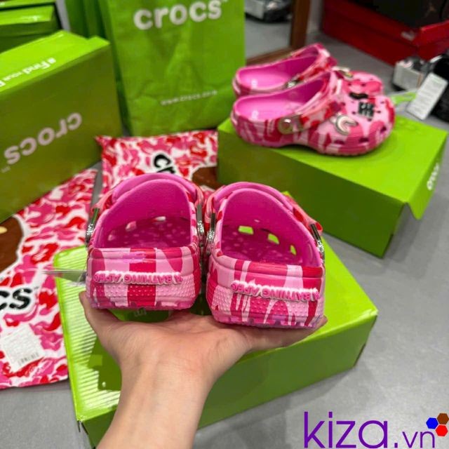 Dép crocs Bape camo màu hồng