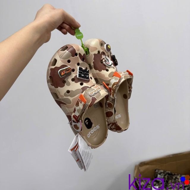 Dép crocs bape camo màu nâu