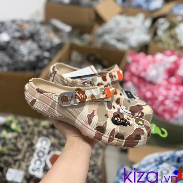 Dép crocs nữ bape camo màu nâu