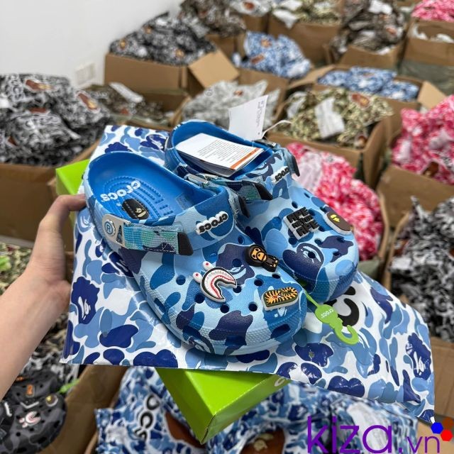 Sục crocs bape camo màu xanh dương