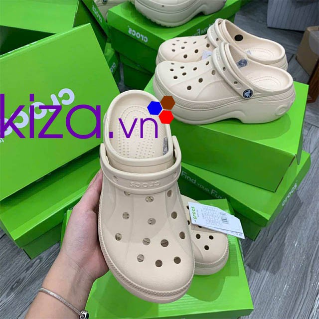 Dép sục Crocs bella béo màu kem cao 7 phân