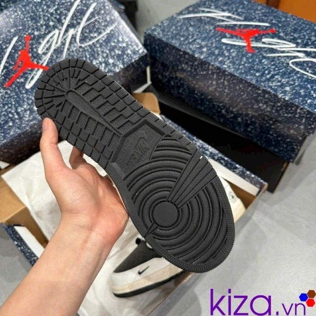 Giày Nike nữ Air Jordan Travis Black monogram