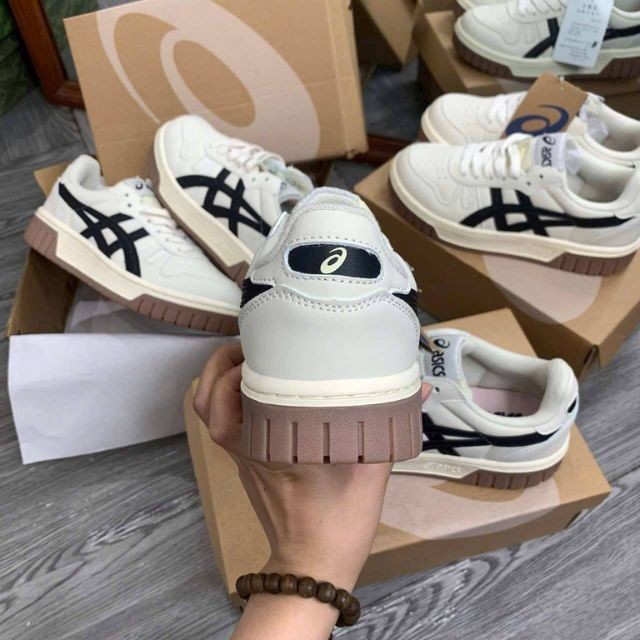 Asics Court