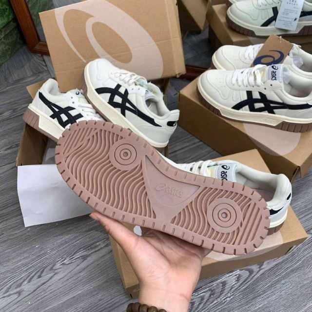 Giày Asics nữ màu trắng sọc đen