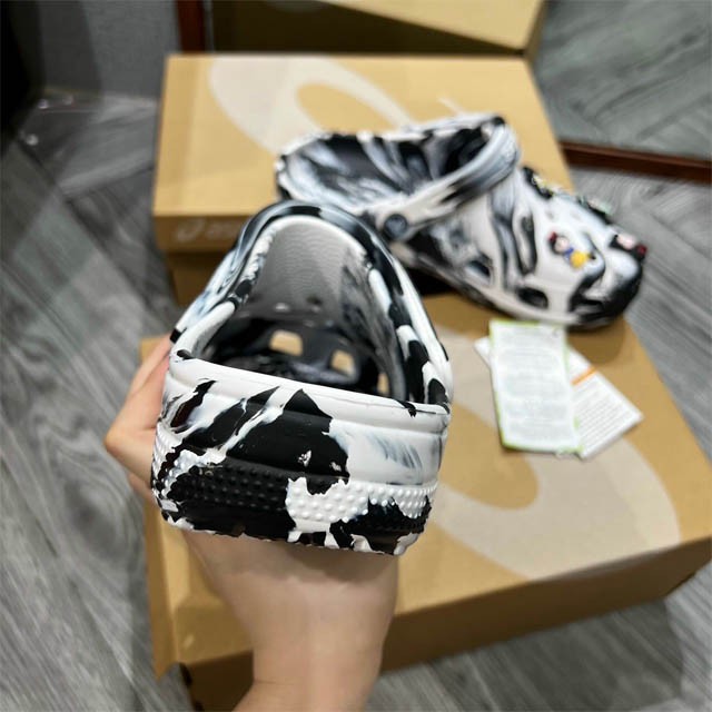 Dép sục crocs đen loang nam