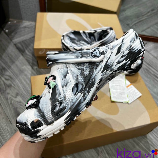 crocs màu đen
