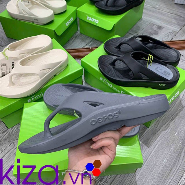 Dép xỏ ngón crocs ofos màu ghi