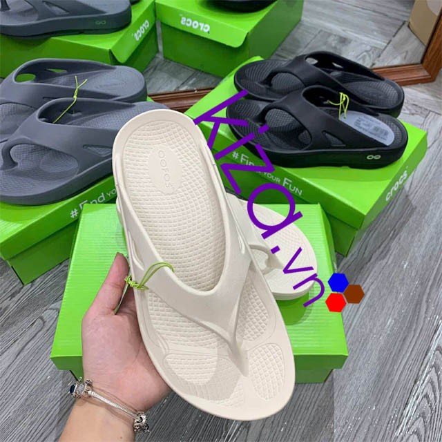 Dép xỏ ngón crocs màu trắng
