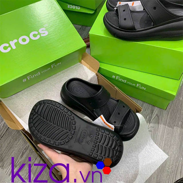 Dép Crocs màu đen cho nữ