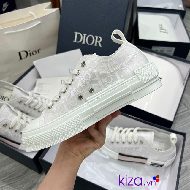 Giày Dior màu trắng