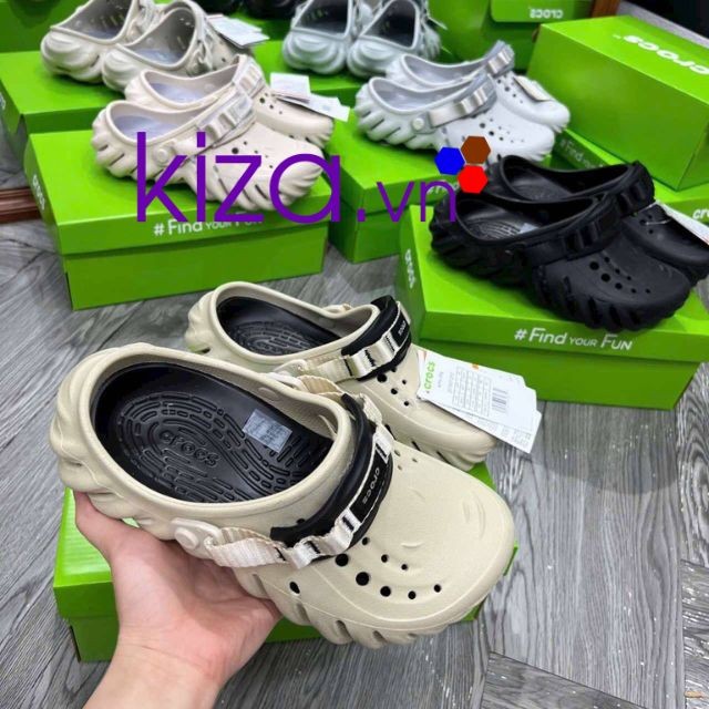 Dép crocs Echo Clog màu kem đen