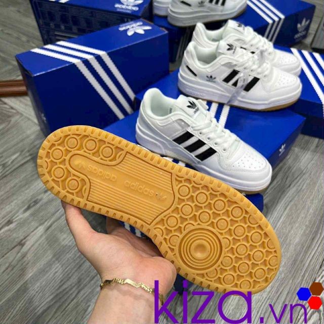 Giày Adidas Forum màu trắng sọc đen