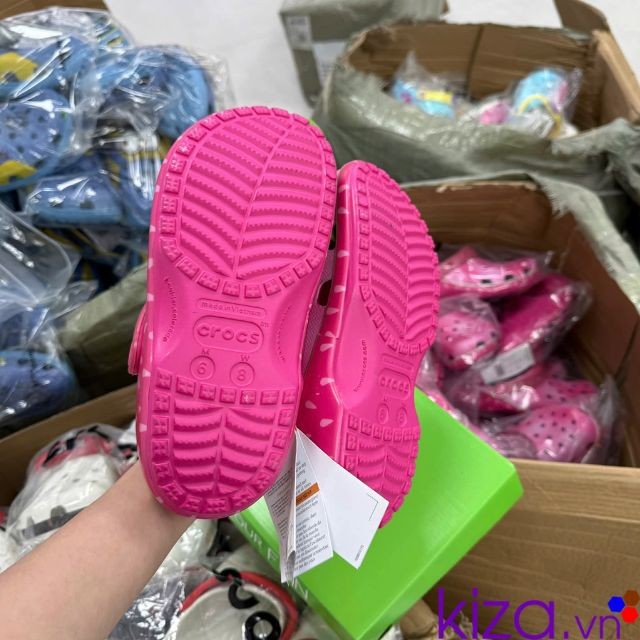 Dép crocs gấu dâu