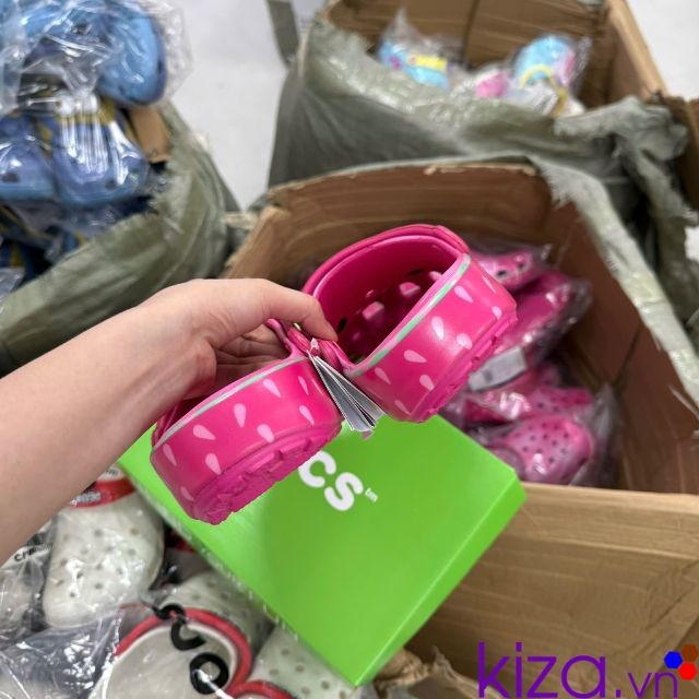 Dép crocs nữ gấu dâu