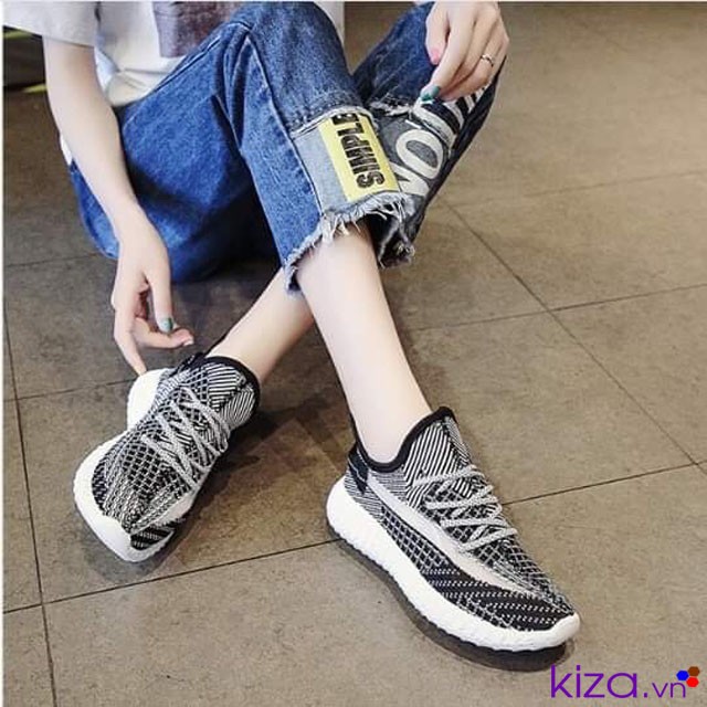 Sneaker nữ đen giá rẻ