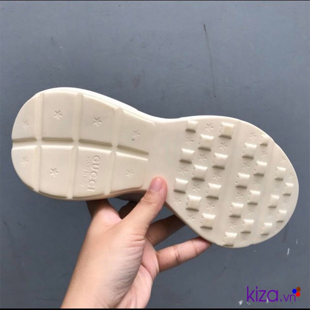 Gucci trơn fake
