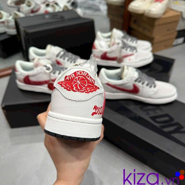 Giầy nike air jordan gucci