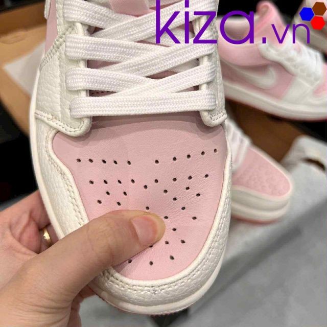 Giày Nike nữ màu hồng kem