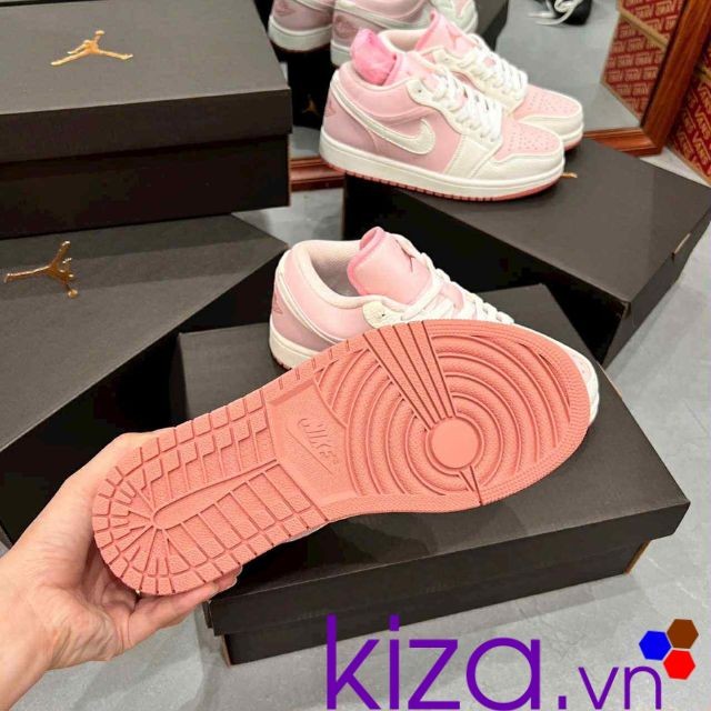 Giày Nike nữ màu hồng kem