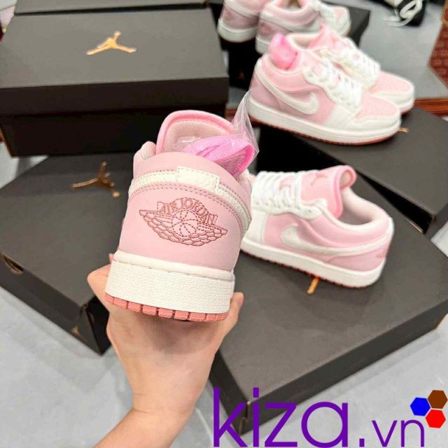 Giày Nike nữ màu hồng kem