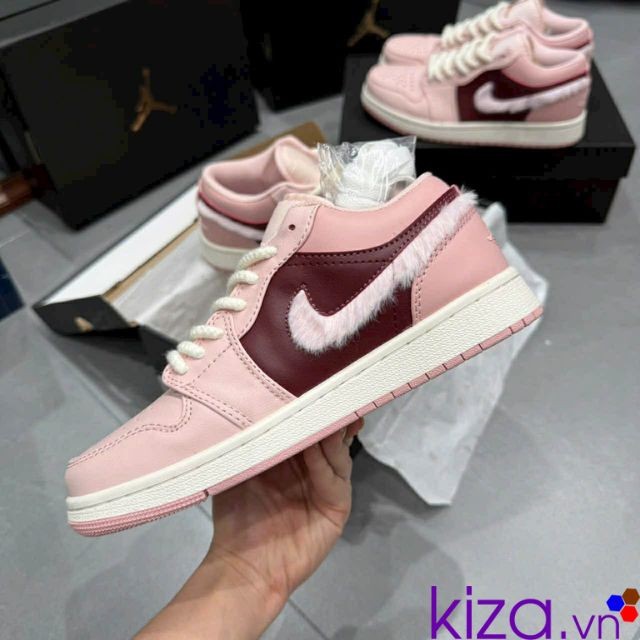 Giày thể thao nữ màu hồng