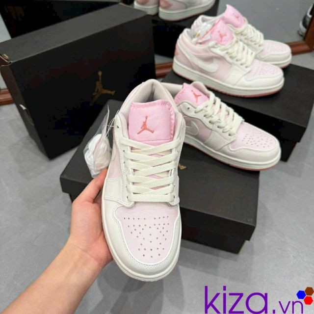 Giày nike jordan màu hồng kem