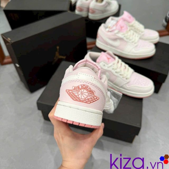 Giày nike nữ jordan màu hồng