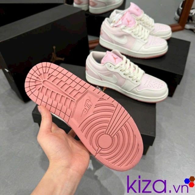 Giày nike jordan nữ màu hồng kem
