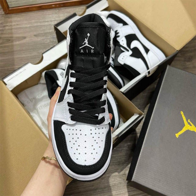 Giày Nike nữ Jordan 1 trắng đen