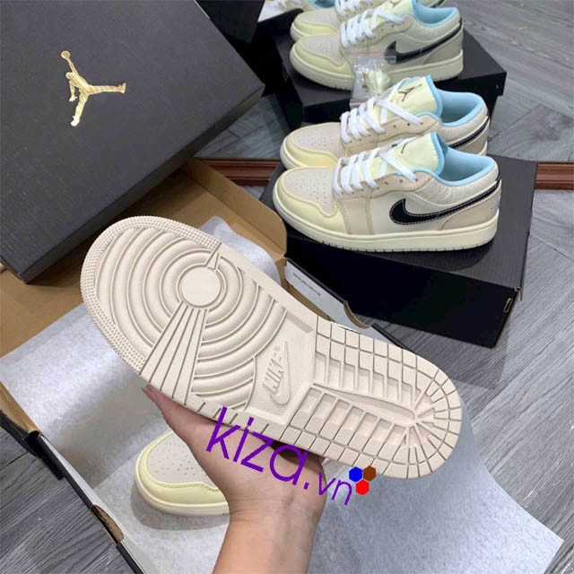 Giày nike jordan cổ thấp màu kem