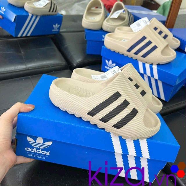 Dép Adidas màu kem 3 sọc đen
