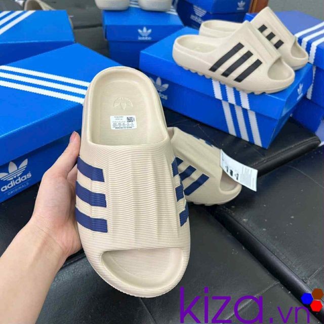 Dép Adidas quai ngang màu kem sọc xanh