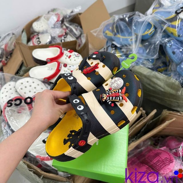 Dép Crocs cho bạn nữ