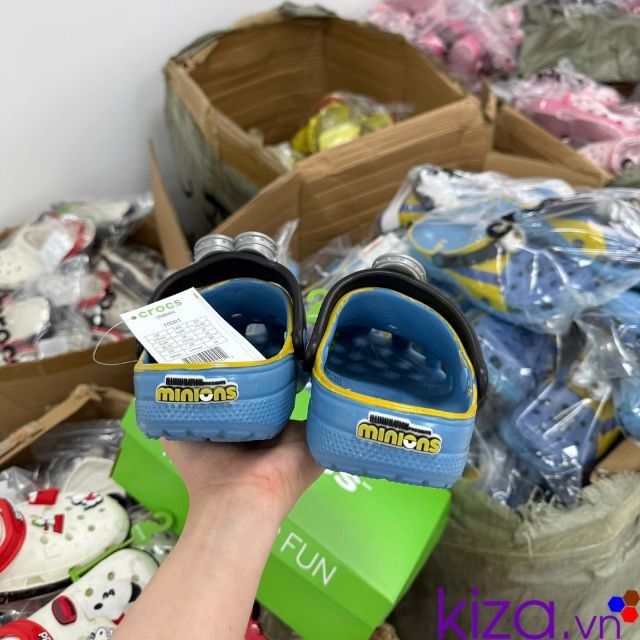 Dép Crocs nữ Minion
