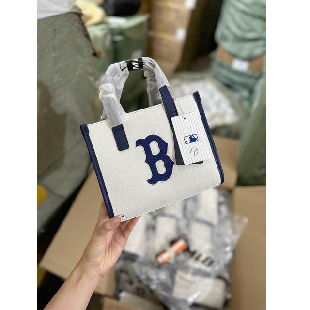 Túi xách đeo chéo MLB chữ B