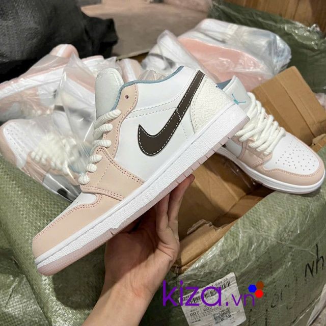 Giày nike jordan cổ thấp màu hồng