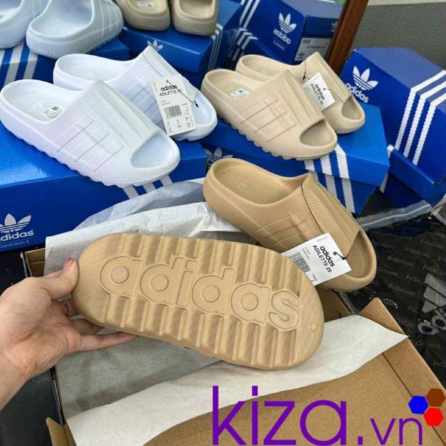 Dép Adidas nữ màu nâu