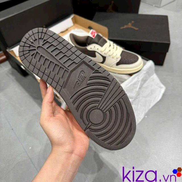 Giầy nike travis màu nâu kem