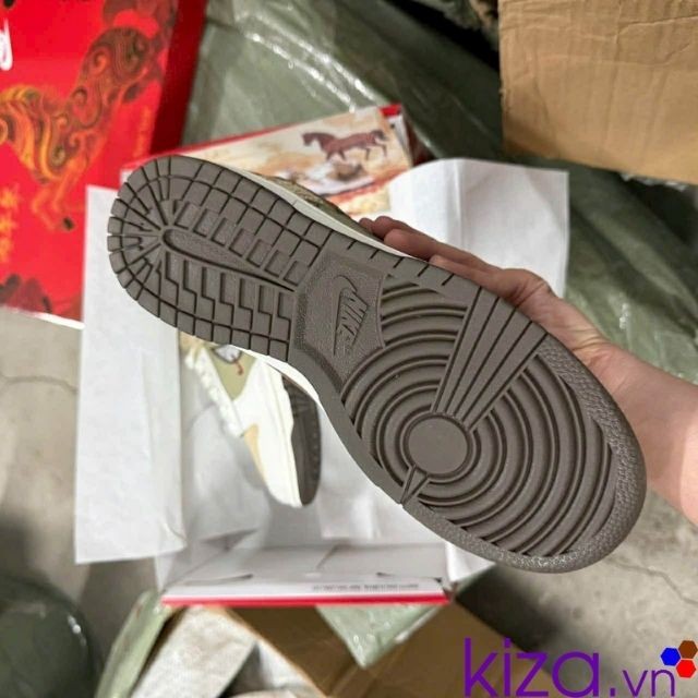 Giày Nike nữ SB dunk low ngựa vàng