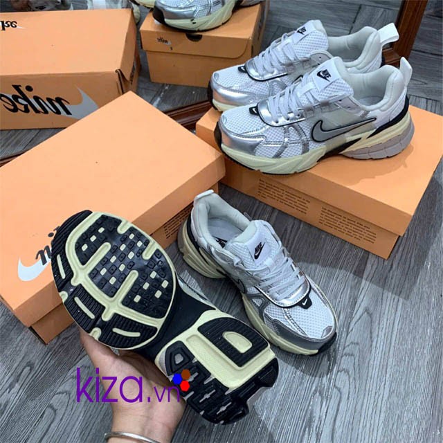 Giày thể thao nữ Nike V2K màu xám